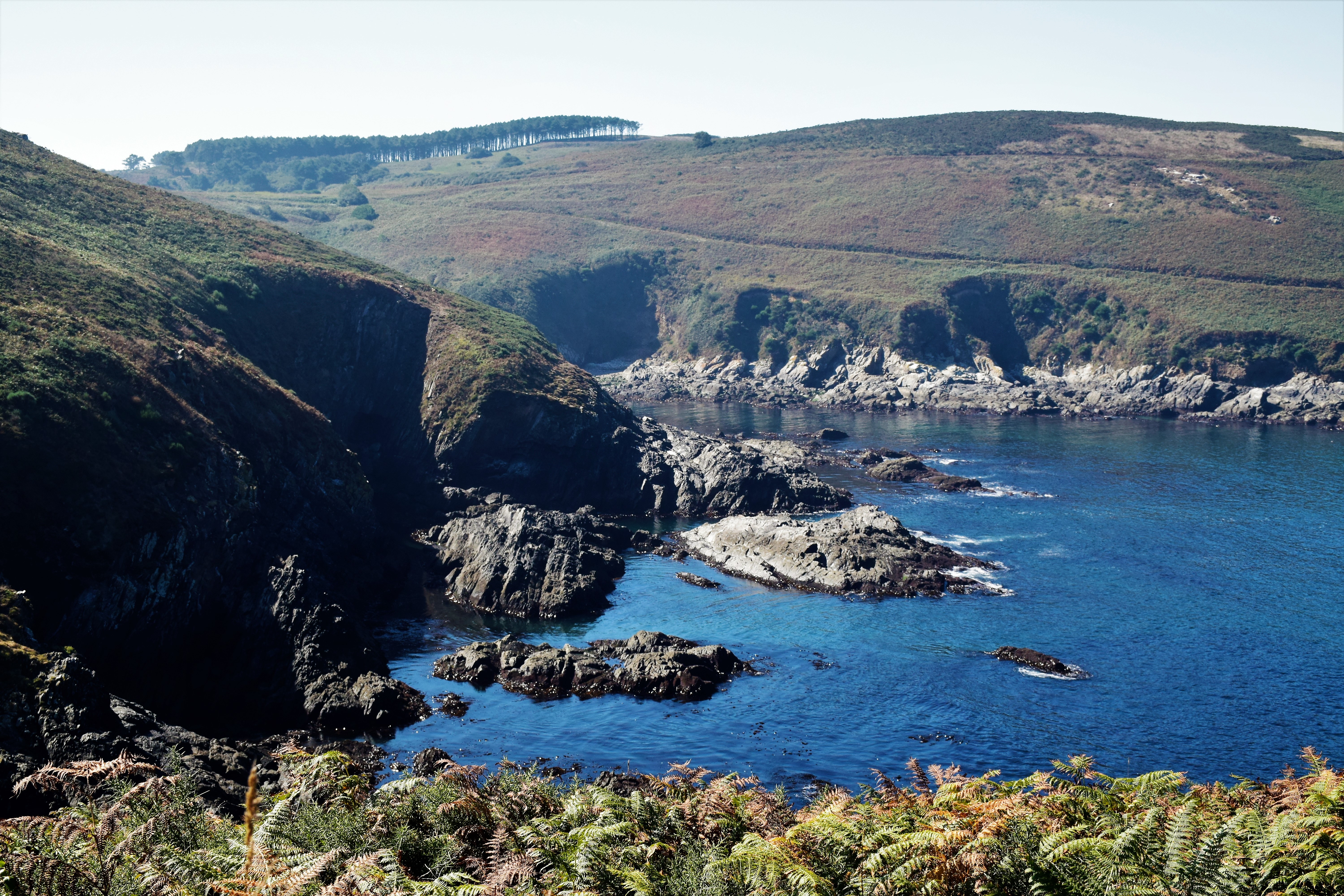 Isla de Ons. Vistas do Buraco do Inferno y furna asociada. Desde tierra y mar