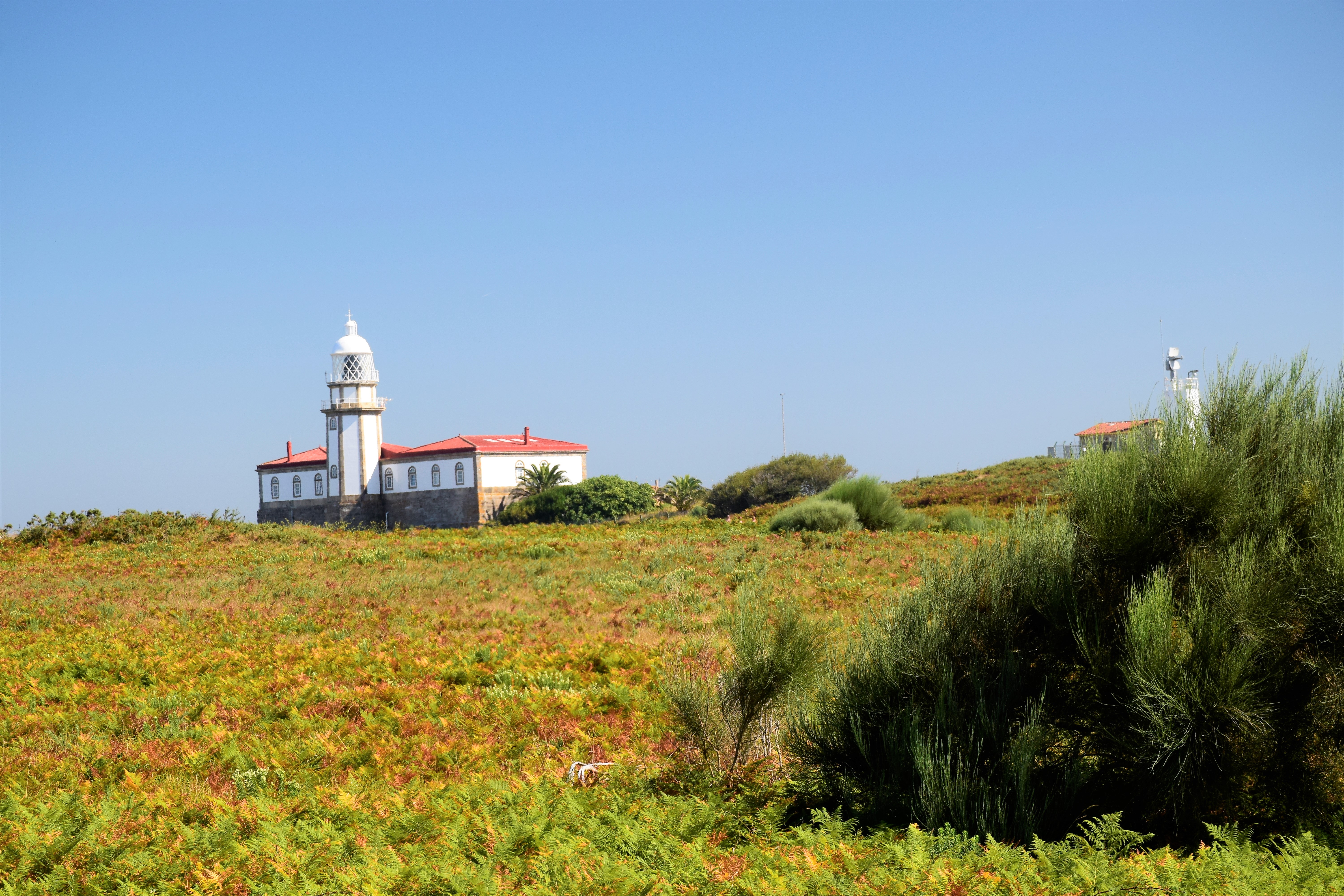 Isla de Ons. Faro e historia de la isla