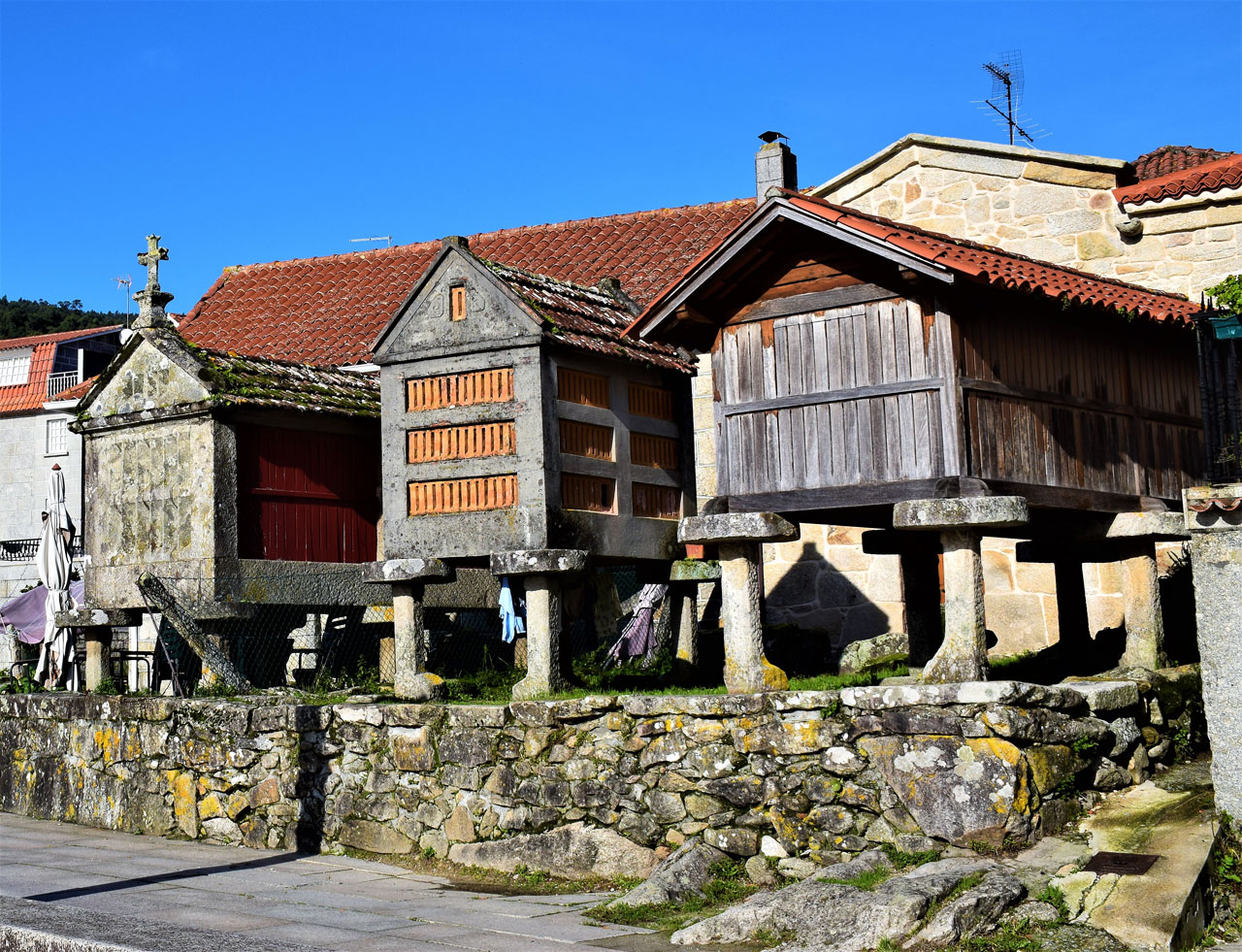 Combarro. Conjunto histórico – artístico. Los hórreos